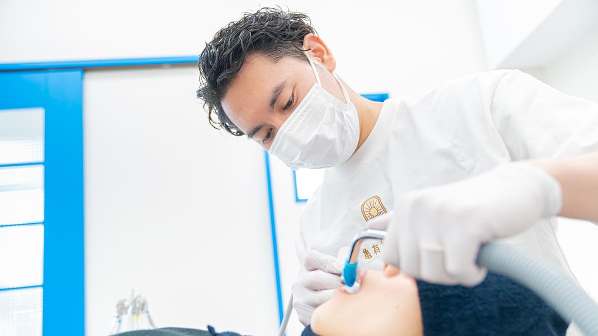 表面麻酔や極細針を用いた痛みの少ないむし歯治療